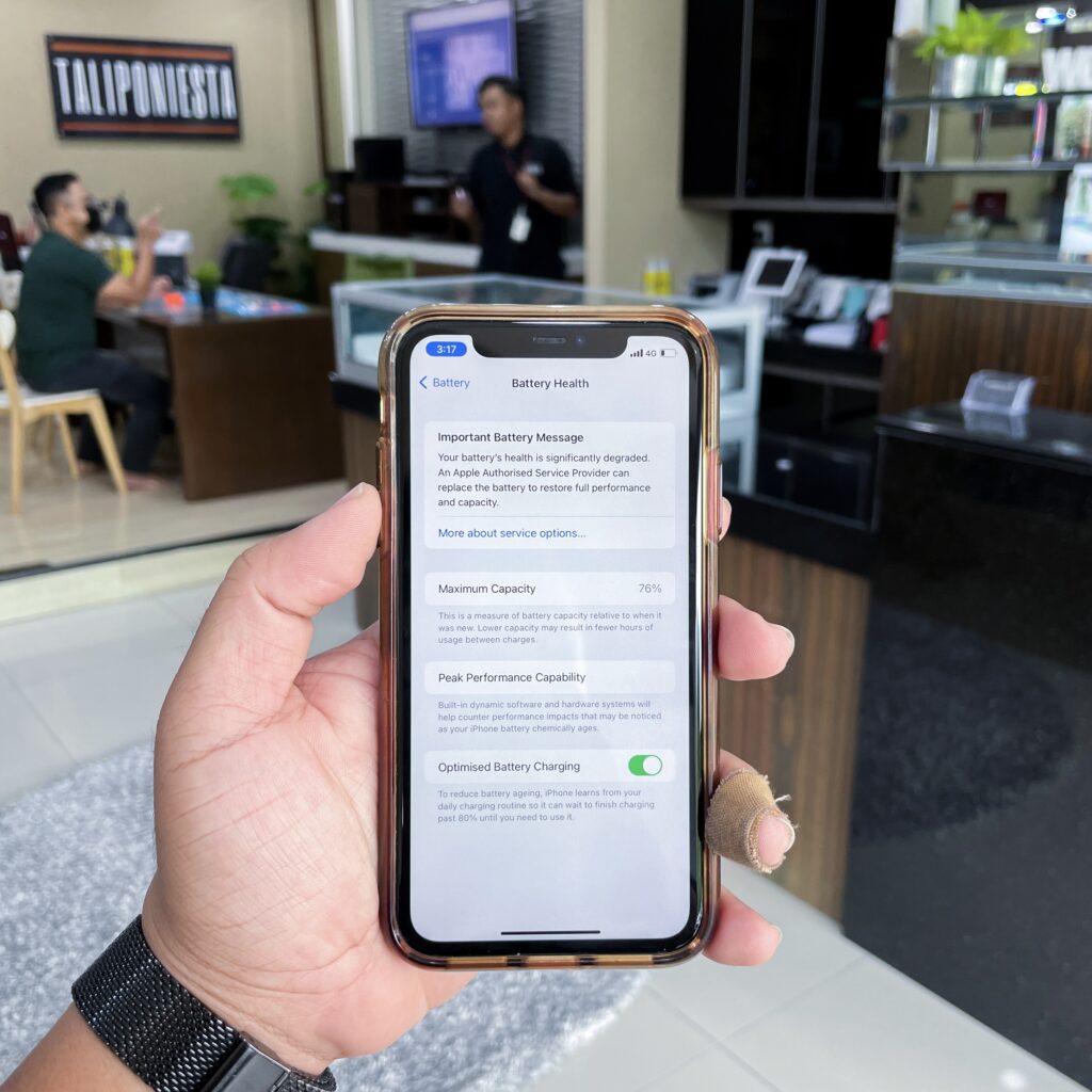 iPhone 11 Dengan Battery Health 76%