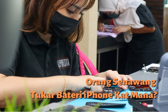 Gambar technician Taliponiesta sedang tukar bateri iPhone, dengan caption: Orang Senawang Tukar Bateri iPhone Kat Mana